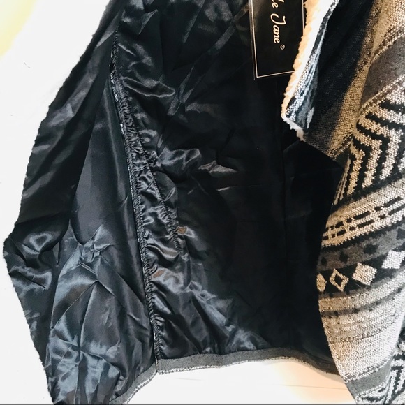 Me Jane Aztec Fleece southwest vest NWT small - Picture 3 of 7